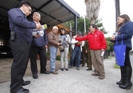 Gobernadora realiza puerta a puerta para difundir temas de seguridad