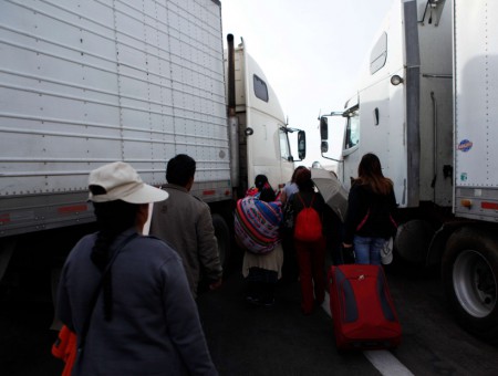 Camioneros amenazan con cerrar completamente la frontera con Perú si no hay solución a sus demandas