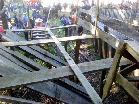 Cedió tarima en Medialuna de Abránquil: Seis personas lesionadas